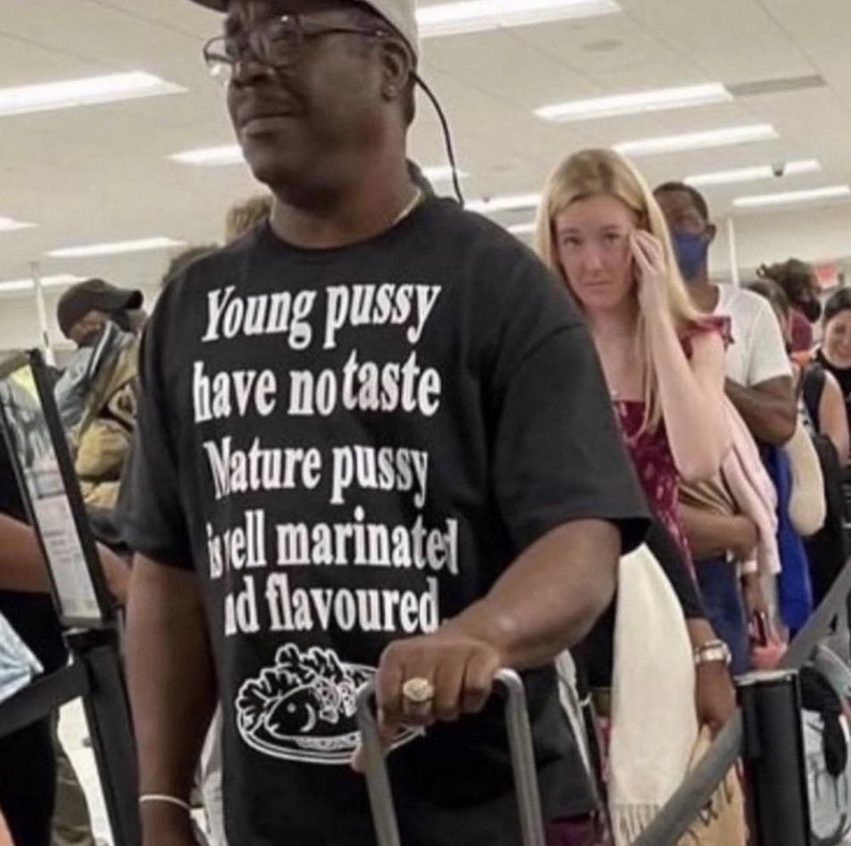 TrashyPPL's tweet image. Pussy connoisseur