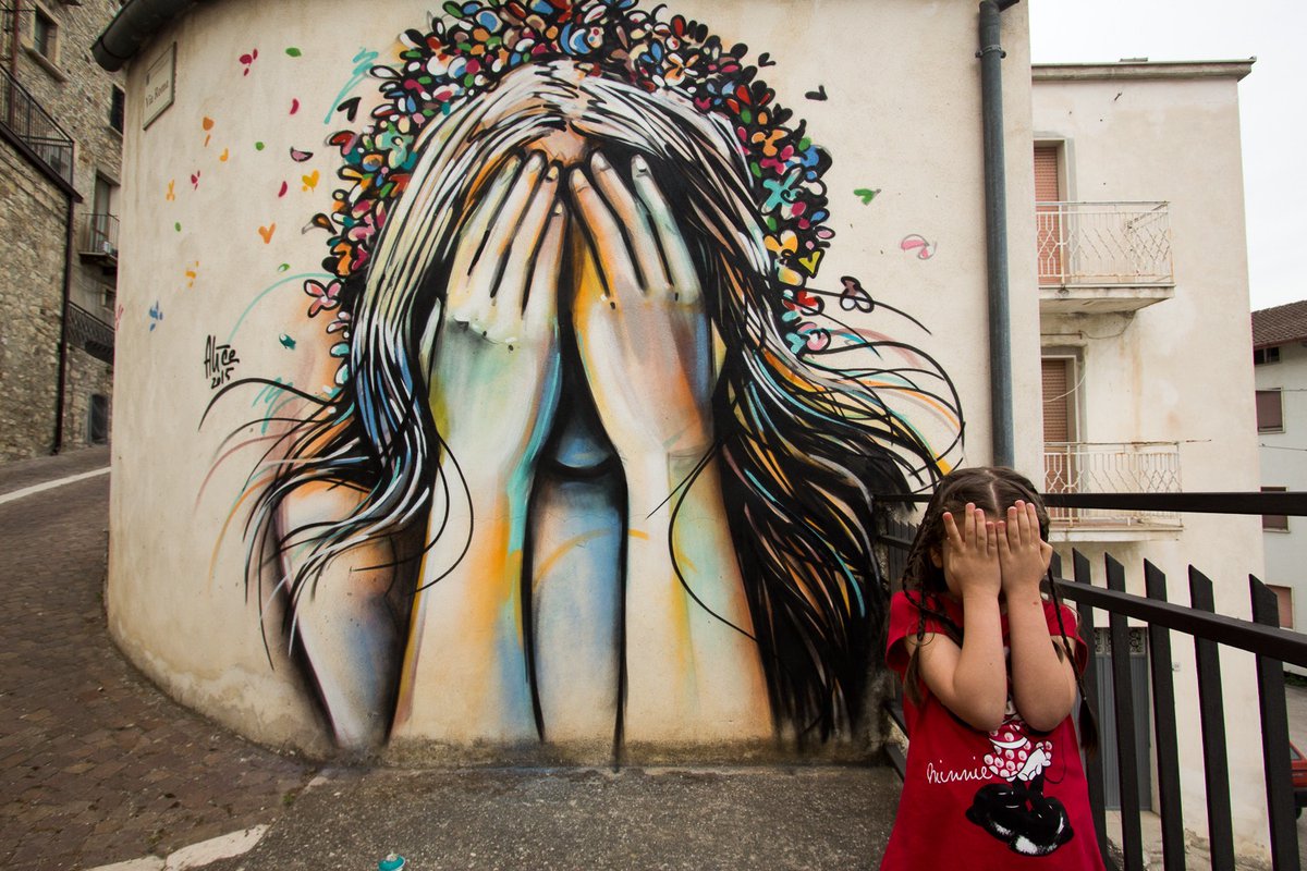 By Alice Pasquini – In Civitacampomarano, Molise, Italy  👇 streetartutopia.com/2015/05/21/by-…