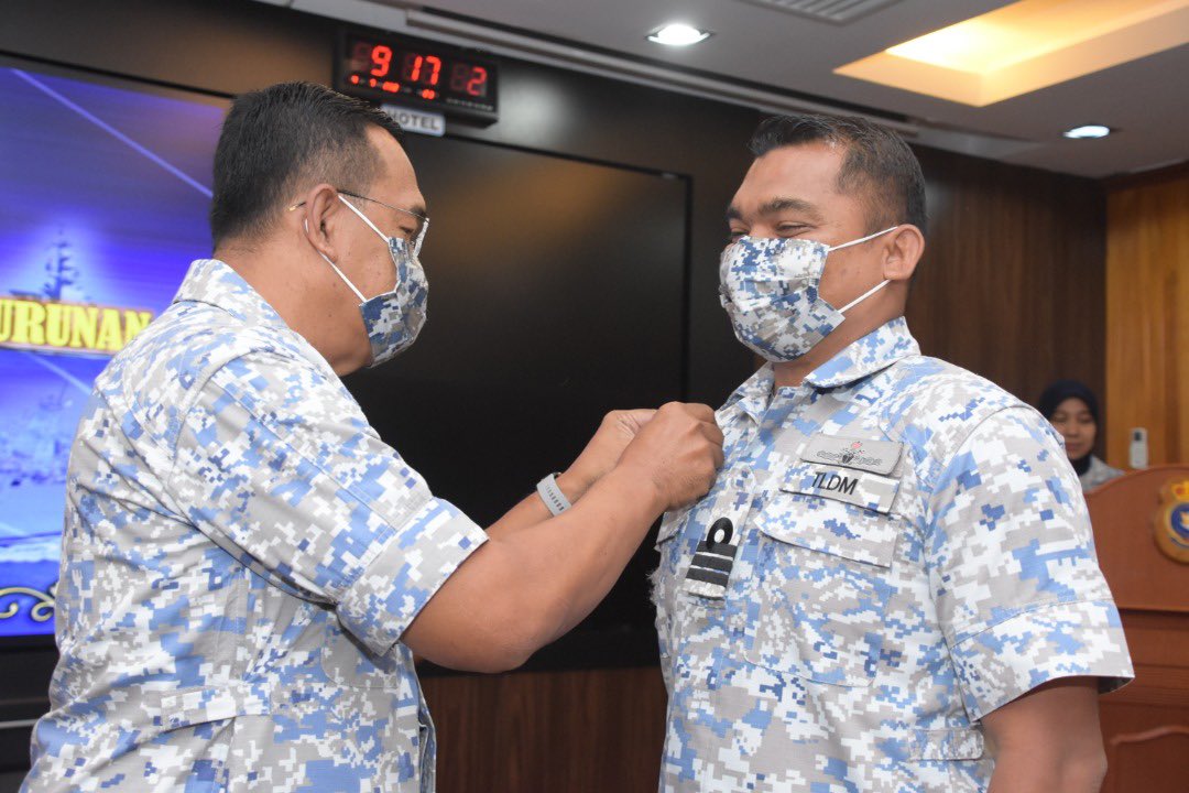 Fairwind &amp; Following Seas, Welcome Aboard!

YBhg <a href="/fmyeor/">Farizal Myeor</a> menyempurnakan Majlis Serah Terima Tugas AKS Pentadbiran <a href="/MPA_Barat/">HQ Western Fleet</a> antara Kdr Sujiestheran a/l Suparmaniam TLDM dengan Kdr Mohd Firdaus bin Mohd Hassan TLDM hari ini.

#NavyNews
#SediaBerkorban