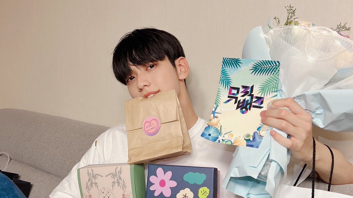 Midarules's tweet photo. @TXT_members 【和訳】 🐰
凄く大事な絆たち
#SOONBIN https://t.co/3sfrwPpagJ