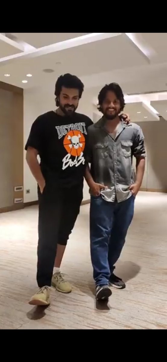 MadhuCharan2731's tweet photo. Chala andhamga unav @AlwaysRamCharan hairstyle 🥰

#RamCharan
#ManOfMassesRamCharan https://t.co/dP9BCmzTmc