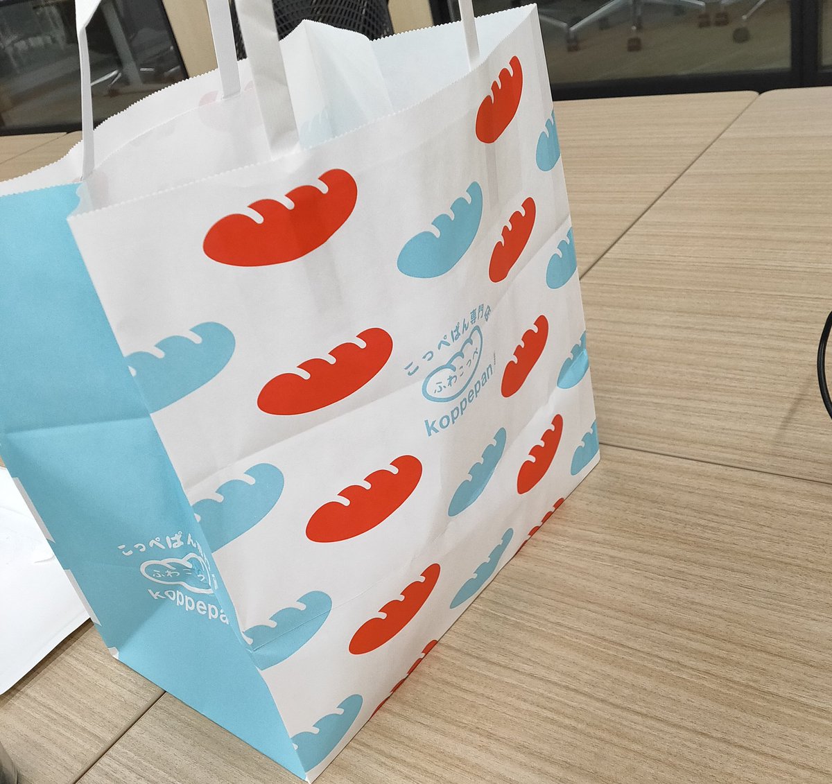 akisan51's tweet photo. いってきたっぺ。
三元豚とんかつ＆カニクリコロ＆マスカルポーネチーズハニー。
ぺろっと、うまっぺ満足♪
きなこっぺは子供におみやげ(^^♪ https://t.co/qCRFtzrJ3v