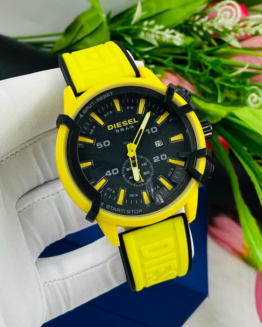 Yusrah_collect's tweet photo. Diesel Designer wristwatches available and Affordable. 
Location:Kaduna
📞: 08069673730
Nation wide delivery 
Kindly Retweet 
#Kadunawristwatches
#wristwatcheshop 
#wristwatchestores
#Wristwatchesforsale
#Accessoriesforsale
#Burna
#South #East
#OgbaruMasscre https://t.co/WAuZOaztwI