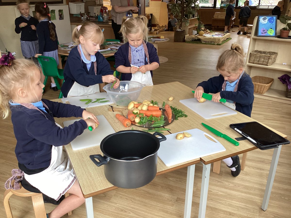 ReceptionWia's tweet photo. This morning we are making vegetable soup @whitchurchCEFed @NurseryWia @Year1WIA @Year2_WIA @StBartsTrust https://t.co/ukcLjQtWkH