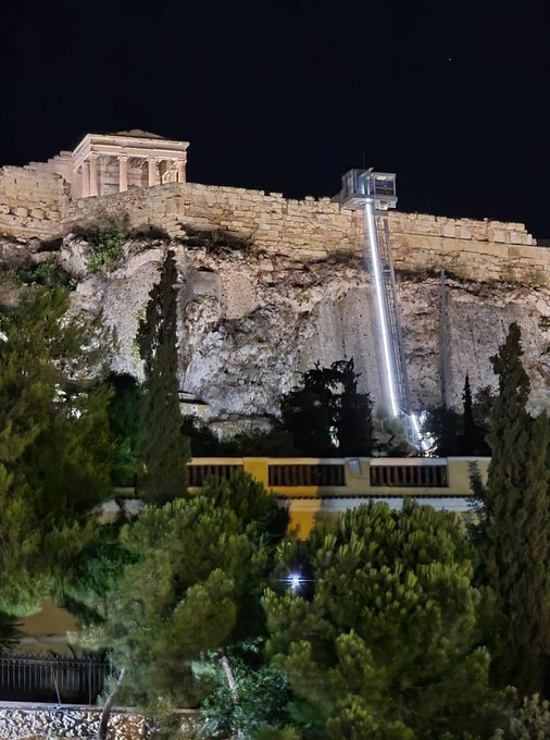 Καλά, ο Φειδίας πέθανε νωρίς. Οι χορηγοί όμως ζουν και οι υπουργοί βασιλεύουν. Δοξάστε τους!