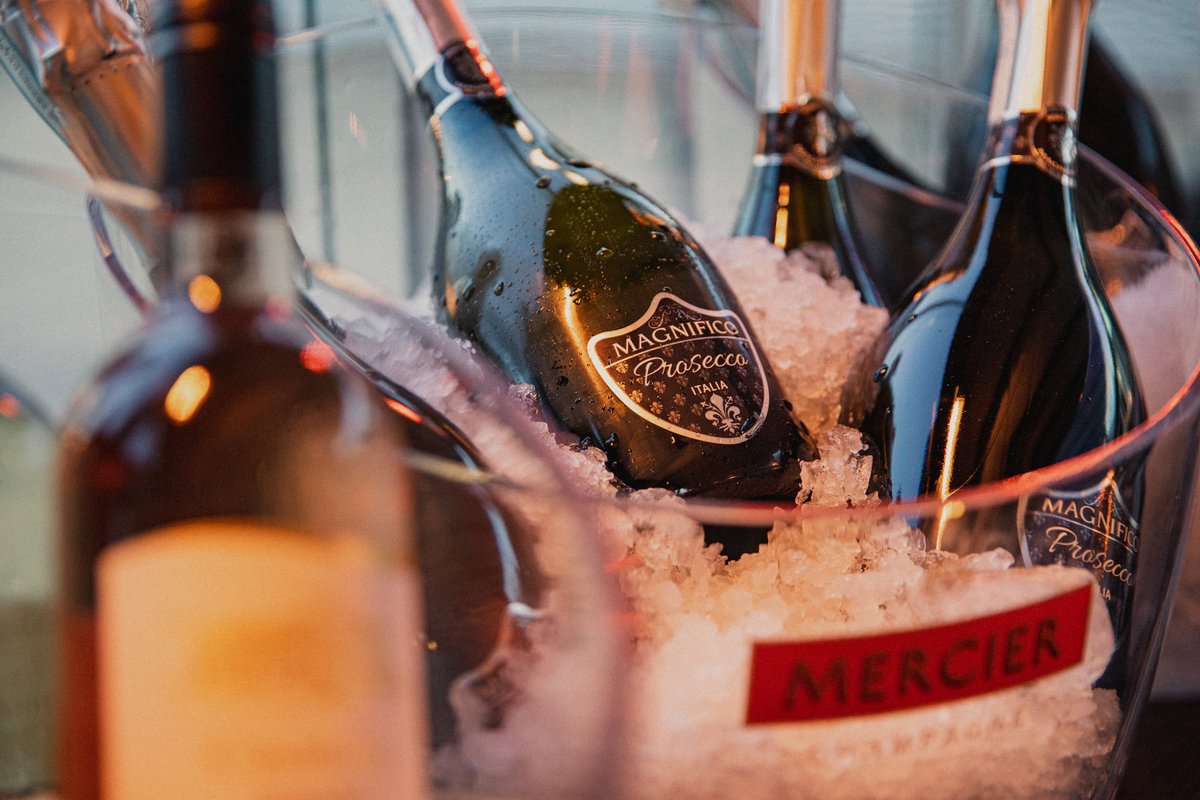 EnjoyWalkergate's tweet photo. CON-GRAD-ULATIONS! 🎓🥂 Celebrate your graduation in style at @EbonyChampagne_  at @EnjoyWalkergate. Get together with family &amp; friends to celebrate your amazing achievements! Advanced booking highly recommended. 

👉🏻 https://t.co/c0zZWQ9pcO
#Durham #DurhamGraduates https://t.co/nqU9rjFlR5