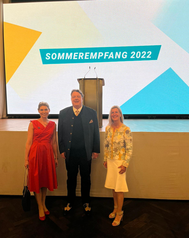 HFrinder's tweet image. Sommerempfang #FreieWähler in München: Es bilden sich konstruktive &amp;amp; funktionierende Netzwerke... #Landtagsfraktion ... klasse!