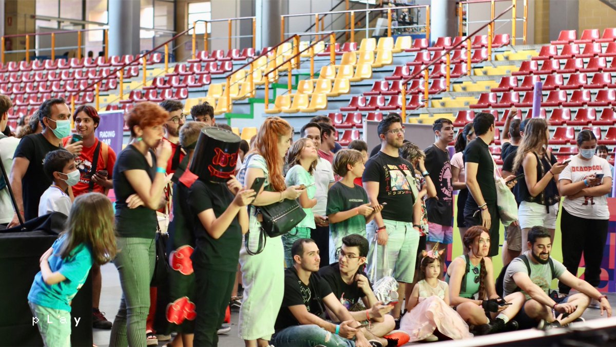 Newgaming_es's tweet photo. Si algo hubo en el evento de #PlayCordoba fueron amantes de los #videojuegos 🎮
¡Y todos ell@s pudieron demostrar cuanto sabían del tema con el Macro-Quiz con el que sacudimos todo el pabellón!🕹️
Esperemos que @playgenpro nos deje seguir trayéndolo en futuros eventos 🎮
#CONCURSO https://t.co/b8HpdqVYHo