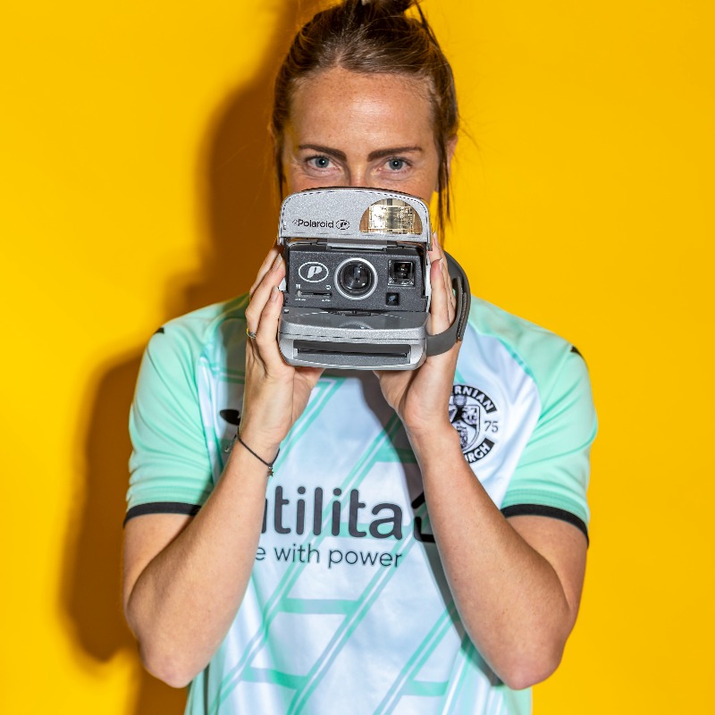 HibernianFC's tweet photo. Available to buy now! ⚠️

Our brand new 2022/23 #CabbageKit 👕🥬

Get yours in-store or online 👇