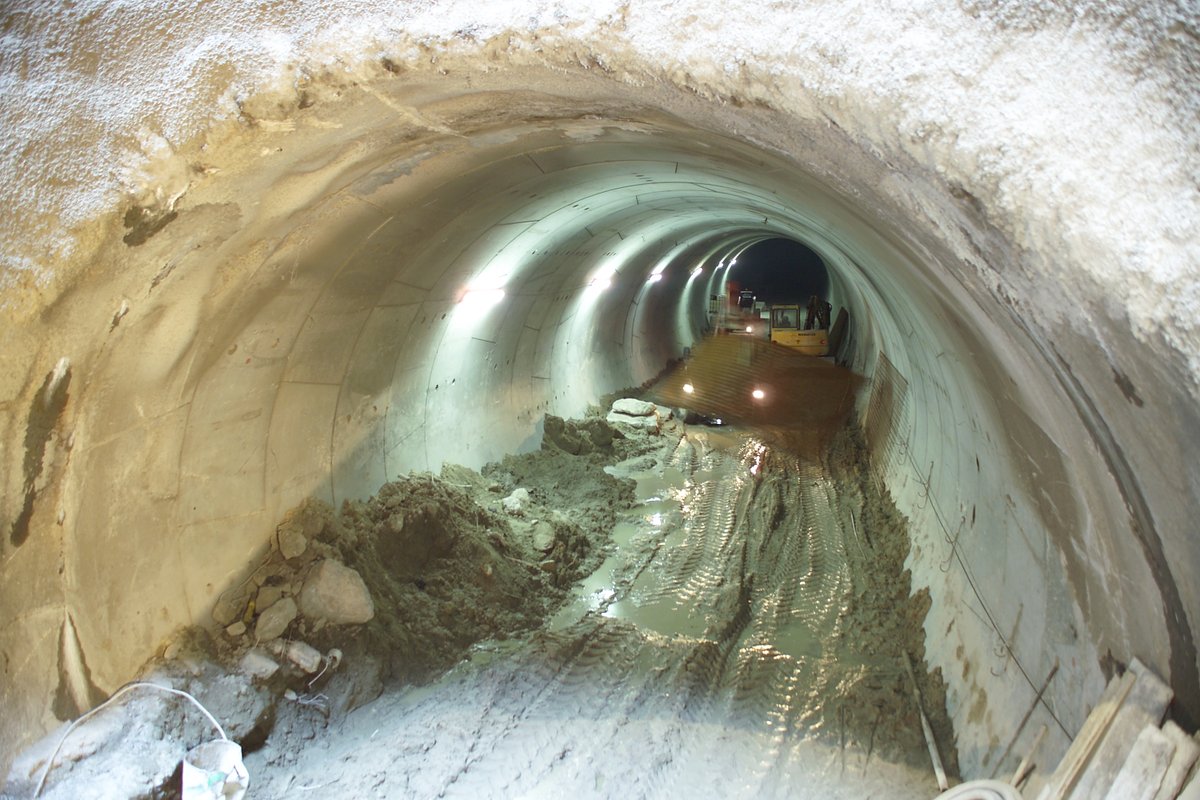 MetrodoPorto's tweet photo. #throwback2005
📸 Obras do túnel da Estação Faria Guimarães. https://t.co/q4w3XRAkWc