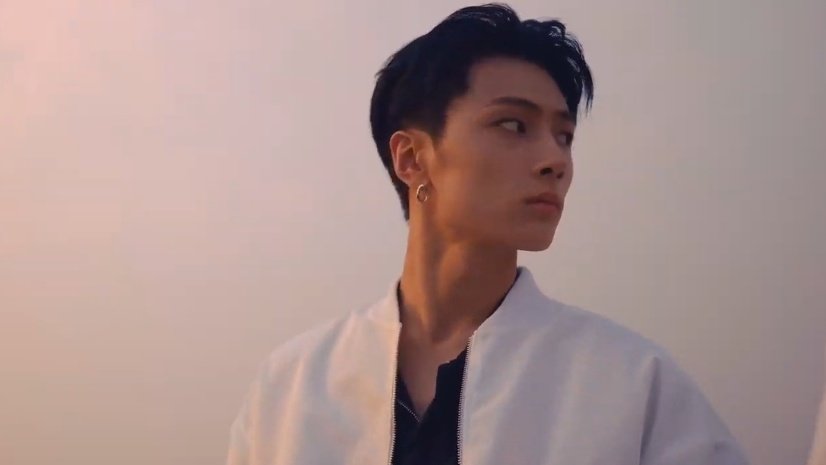 PARK JONGSEONG IS DAMN FINE😭