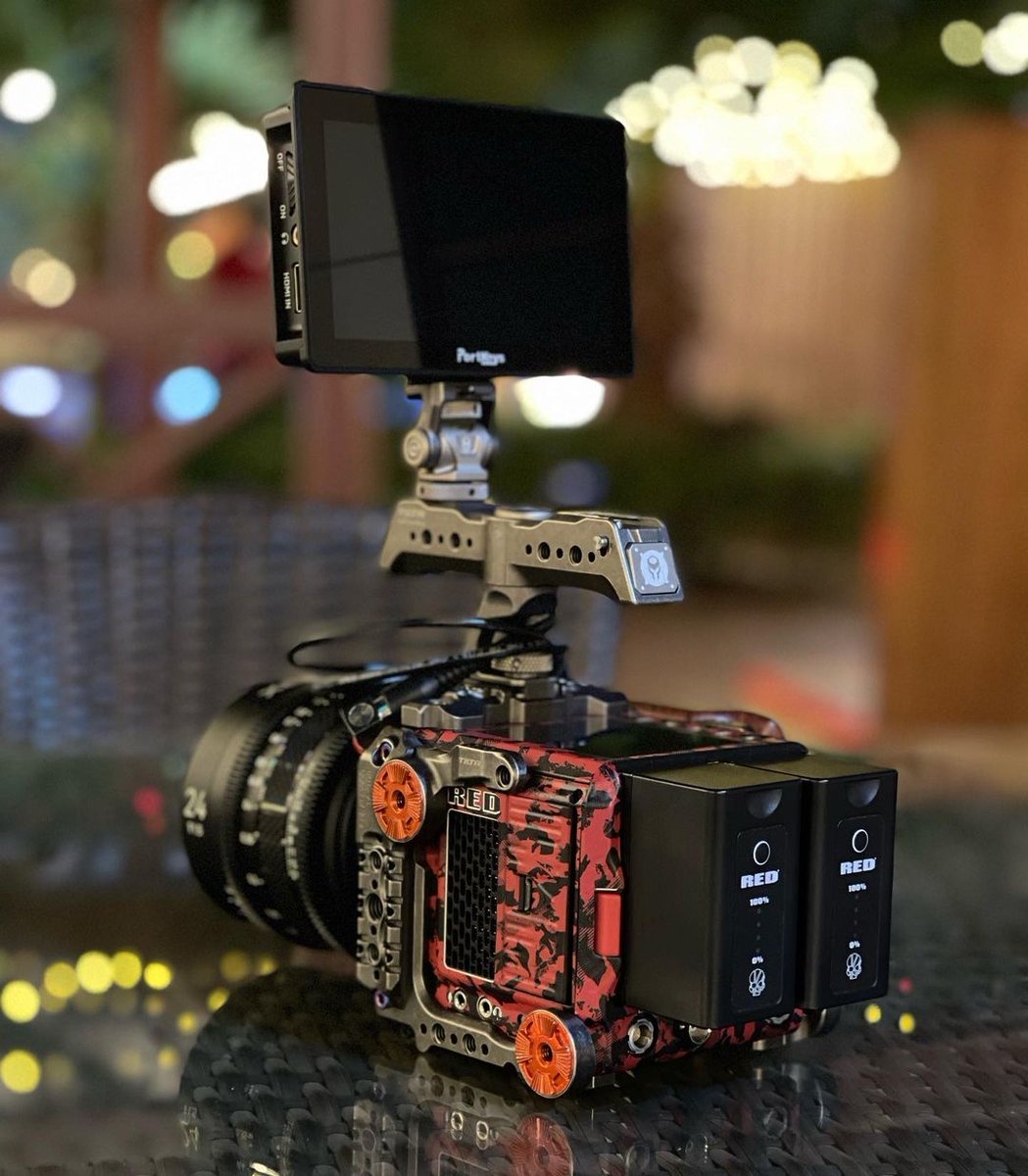 Portkeys_global's tweet photo. #BM5WR 5.5-inch touch screen monitor with camera control for RED ​​KOMODO and V-RAPTOR cameras via WIFI

📷: @al3bidli

#photographer #videographer #reddigitalcinema #cameragear #redcinema #redcamera #redkomodo #redvraptor #camerasetup #redcamerausers #portkeys https://t.co/IGDtrFFJL9