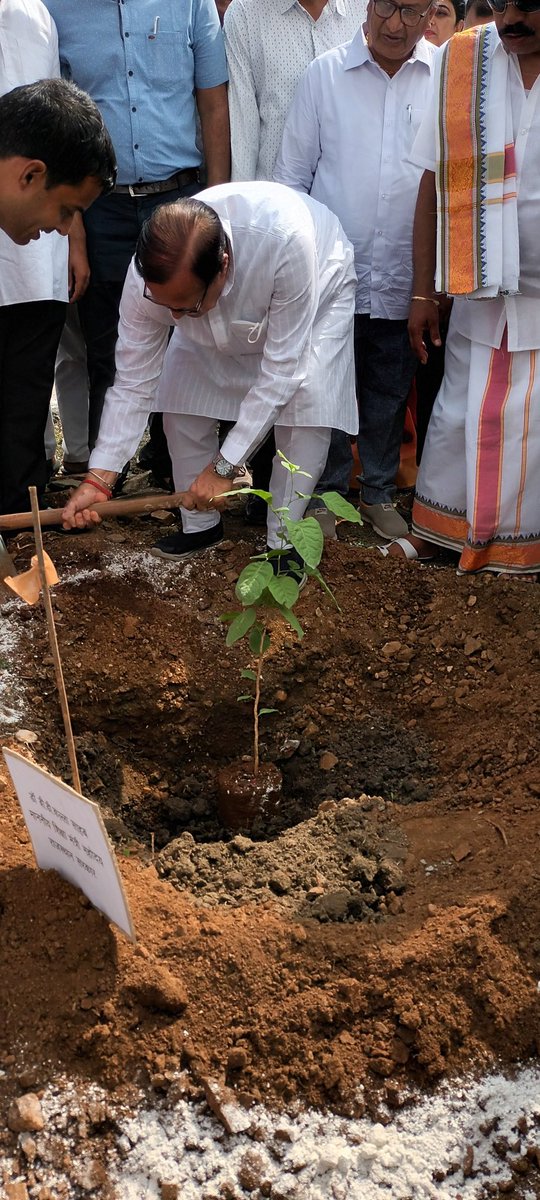 आज डाइट परिसर, नाथद्वारा में  सघन वृक्षारोपण कार्यक्रम का वृक्ष लगाकर शुभारंभ किया।
<a href="/DmRajsamand/">Rajsamand District Collector</a> 
<a href="/RajsamandPolice/">Rajsamand Police</a> 
<a href="/SevadalRSD/">Rajsamand Congress Sevadal</a> 
<a href="/Rajsamand/">Rajsamand</a> 
<a href="/PCRRajsamand/">Police Control Room Rajsamand</a>
<a href="/rajeduofficial/">Dept of Education, Rajasthan</a>