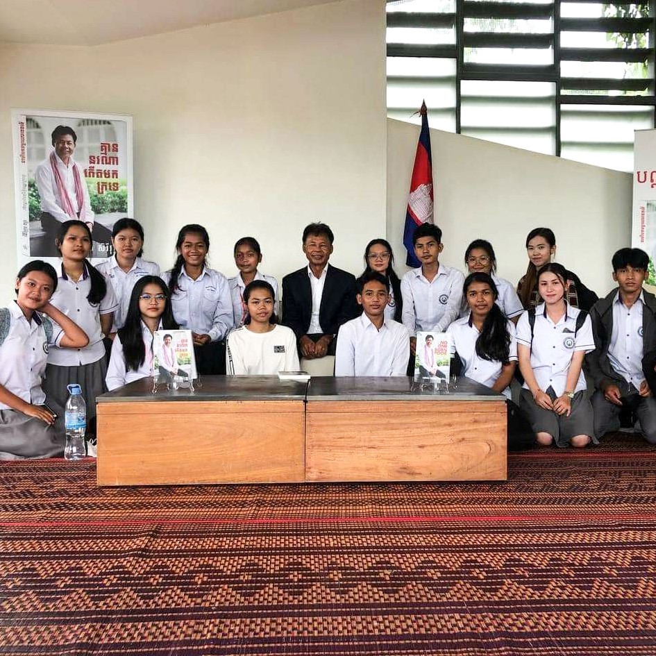 We believe education is learned beyond the classroom. To encourage and cultivate soft skills, our partner Vipassa @chhunnynoem and H.E. Veng Sereyvuth invited our students to a mindfulness workshop. These valuable partnerships help develop well-rounded skills and experiences.