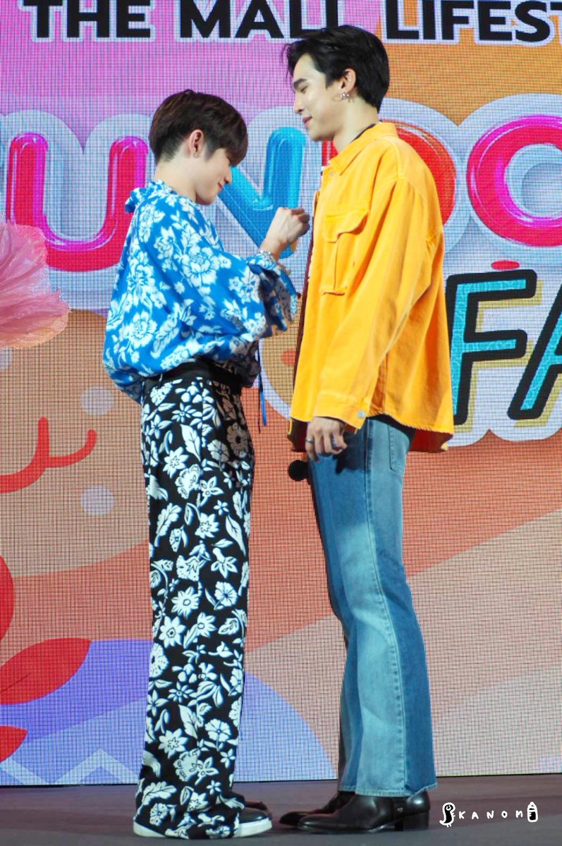 sweetzhan9197's tweet photo. เขาว่าสายตามันหลอกกันไม่ได้~
เขาพูดกันว่าสายตามันเป็นสิ่งเดียวที่พูดเเทนหัวใจ~
#FanDomFanDayxMaxNat
#ฮาร์ทดิสของแม้กณฐ #MaxNat
#ไดโนกรธัสส์ #ขวดนมของเบบี้ณฐ
#mmaxmax #natasitt 💙💓 https://t.co/UJFj3duWvf