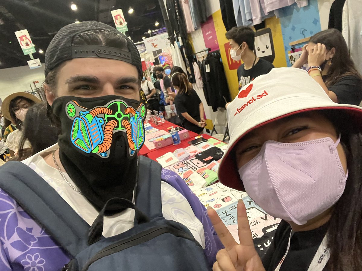 menatorres203's tweet photo. AX Day 3: got to meet some favs 😊✌🏼@TinaKitten  @LudwigAhgren @FoolishGamers https://t.co/33iNbYVB2l