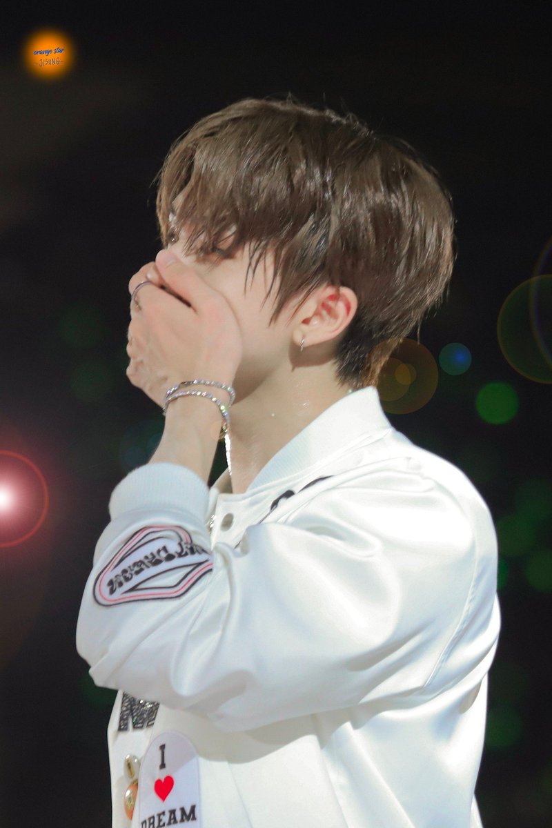 NBVtweeting's tweet photo. Pann: Tui nghĩ là tui bắt đầu chú ý đến #Jisung

=> https://t.co/1gHLEUBTyQ

#NBV https://t.co/CQHhJiiC8m