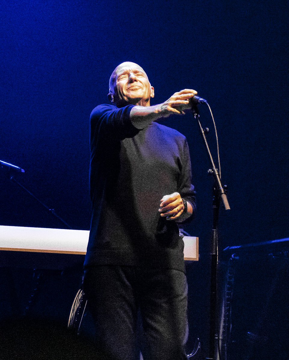 darrin4444's tweet photo. @midgeure1 
More of Midge Ure with @howardjones in Mesa AZ on June 26th 2022 https://t.co/GTdvLY3FDz