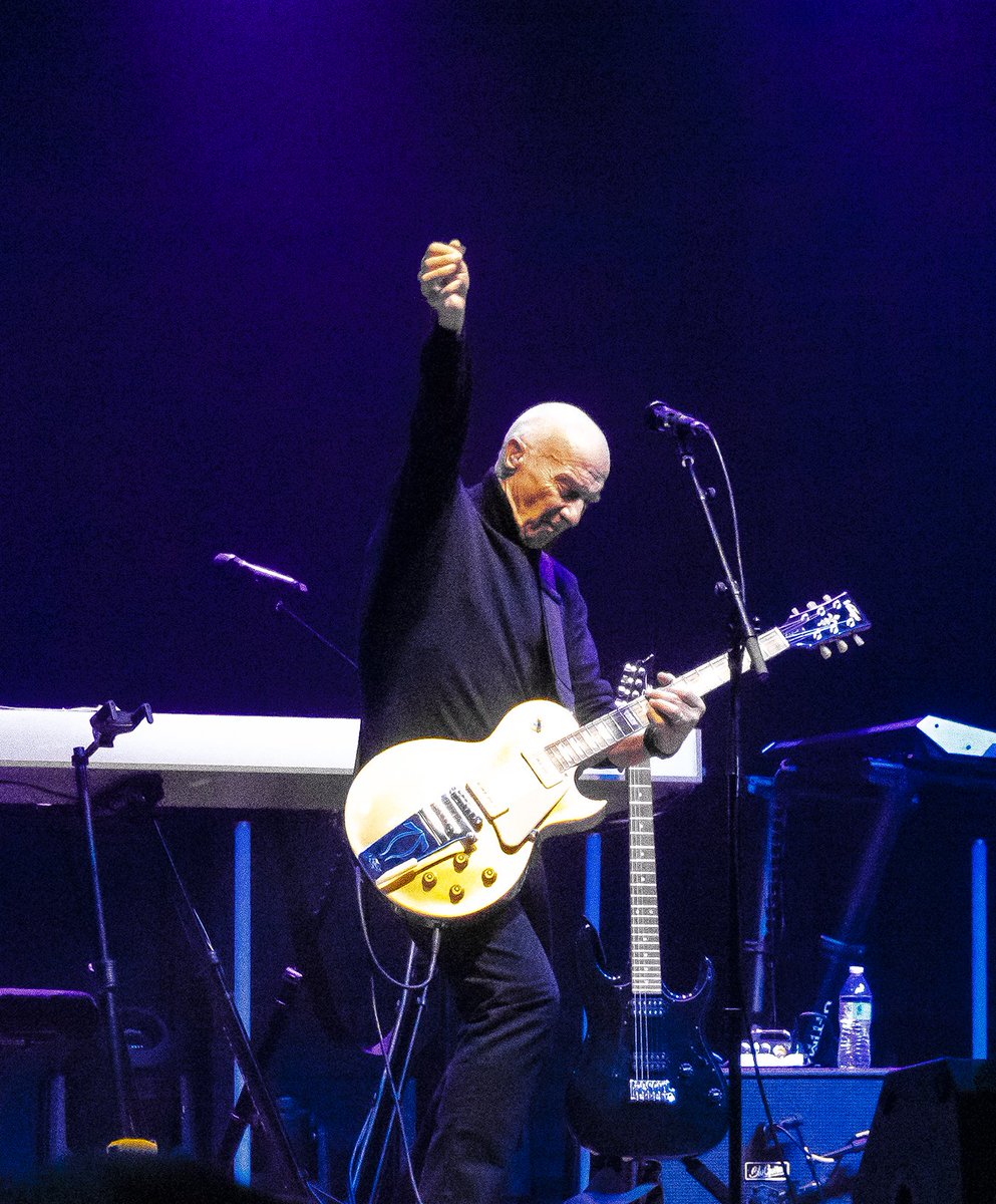 darrin4444's tweet photo. @midgeure1 
More of Midge Ure with @howardjones in Mesa AZ on June 26th 2022 https://t.co/GTdvLY3FDz