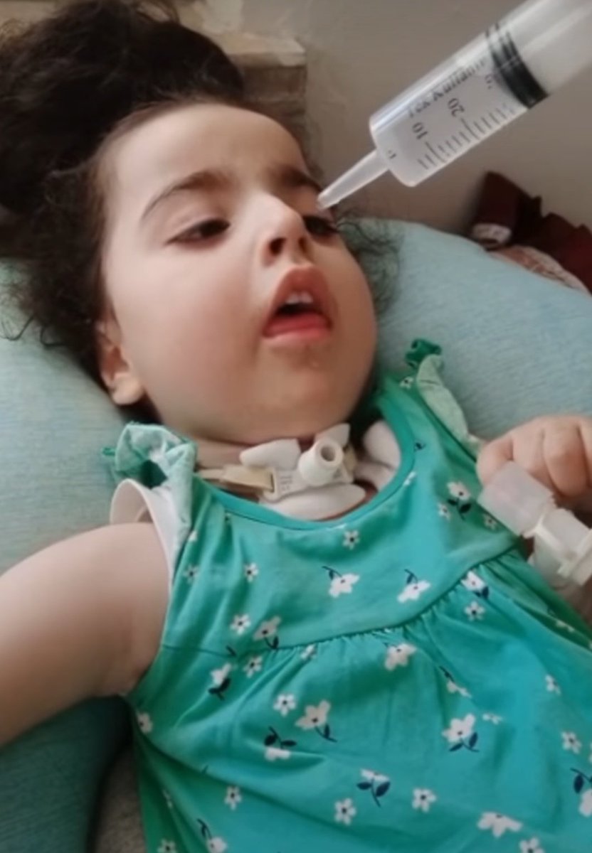 Ebrar suyu bile birkaç damla içebiliyor çünkü 400 gr alırsa 2 buçuk yıldır verdiği savaşı kaybedecek. Elinizden hiçbir şey gelmiyorsa bile paylaşın lütfen🙏🏻

#pazartesi #MasterChef #CEEK
#delicavus #ohep28yasında Hagi