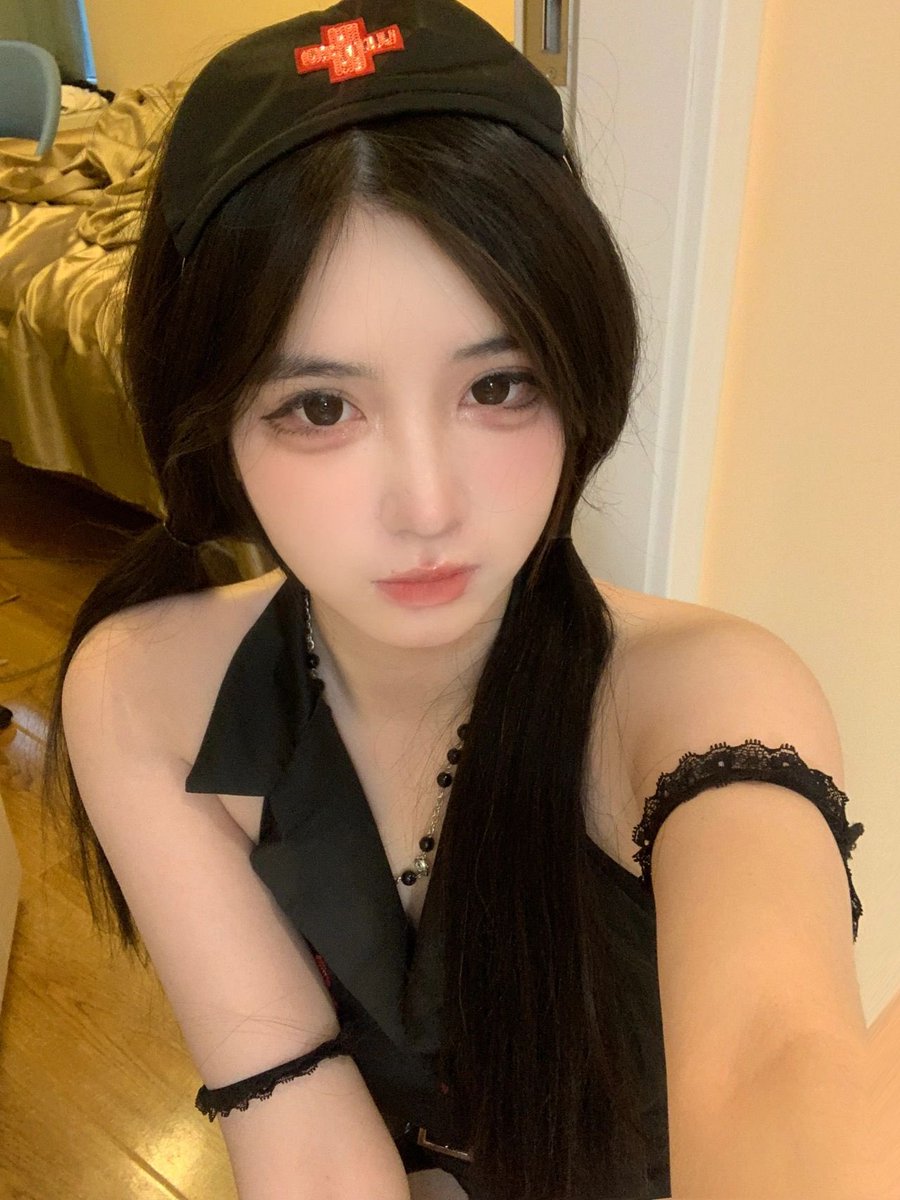 我掐指一算，你床上缺我 https://t.co/rpTUvQHYe8