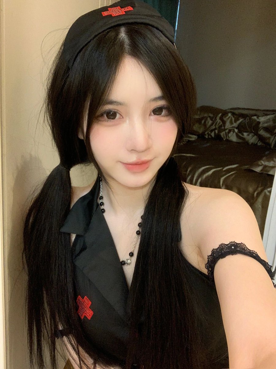 我掐指一算，你床上缺我 https://t.co/rpTUvQHYe8