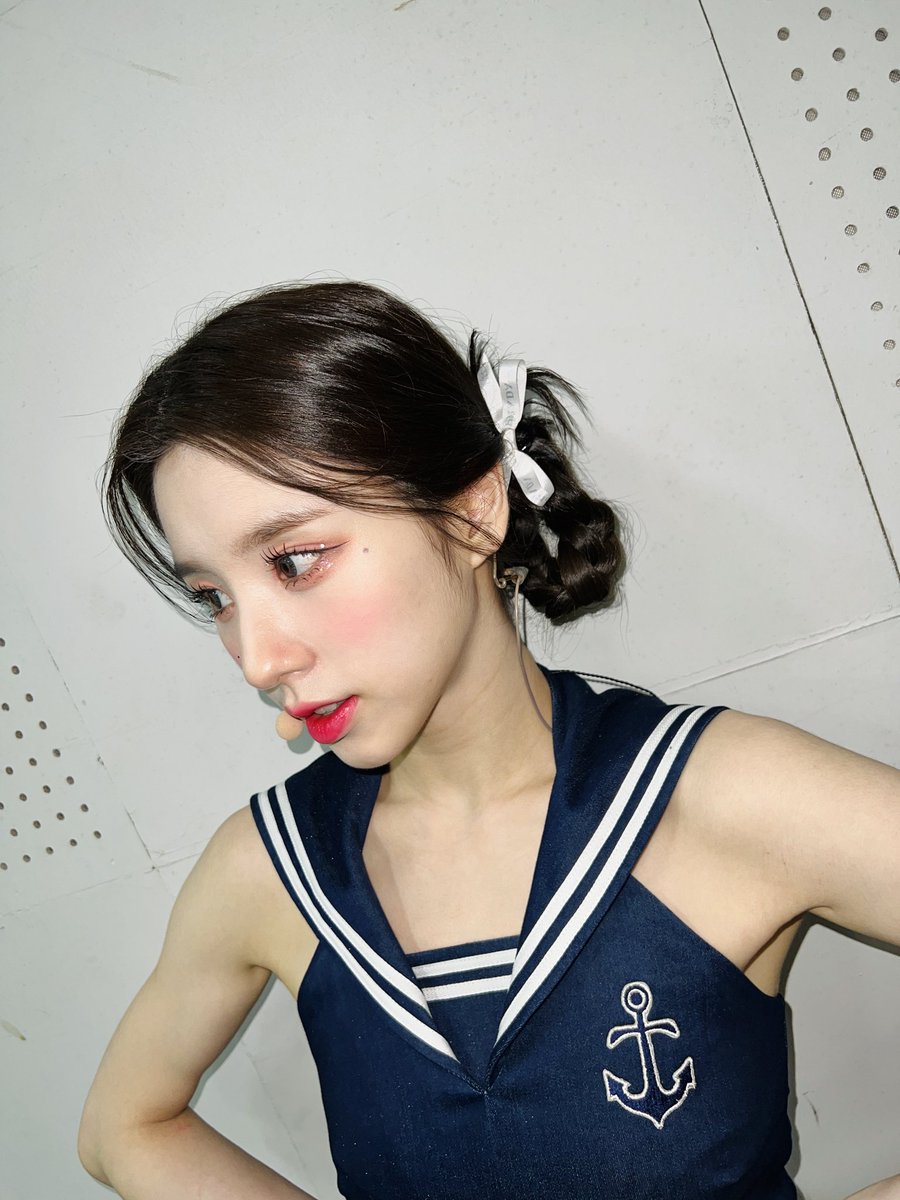 heejinade's tweet photo. 𖧷 · °     Hello my lovely passengers, this is your favorite captain speaking, Heejin. https://t.co/JmkXsjsV2Z