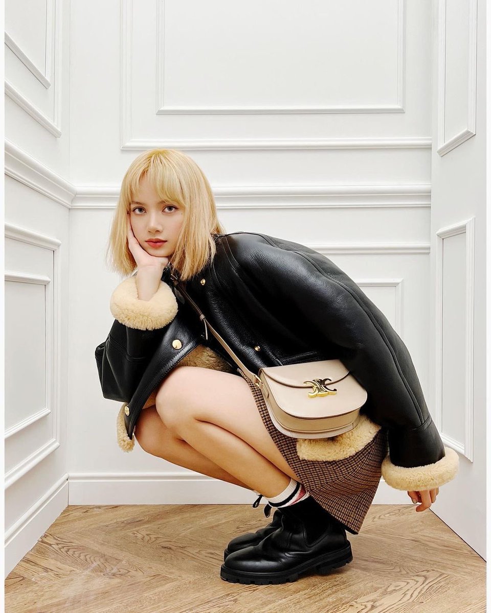 #BLACKPINK’s #LISA looks amazing in newly shared photo. ❤️