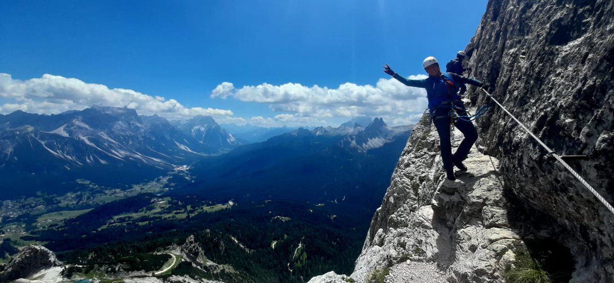 Muntania's tweet photo. Iniciamos una semana de ferratas por Italia, Austria y Alemania. El sábado tocó la Tofana di Mezzo. #muntaniaclimb #ferratas #dolomitas #alpes https://t.co/k8nNclIAm9