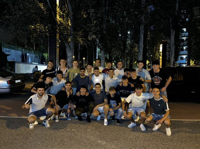 diegodlp8's tweet photo. Con esta gente al fin del mundo!!! 🚀🚀🔝🔝 #ResacónenSalou https://t.co/0bH6Em63Qy