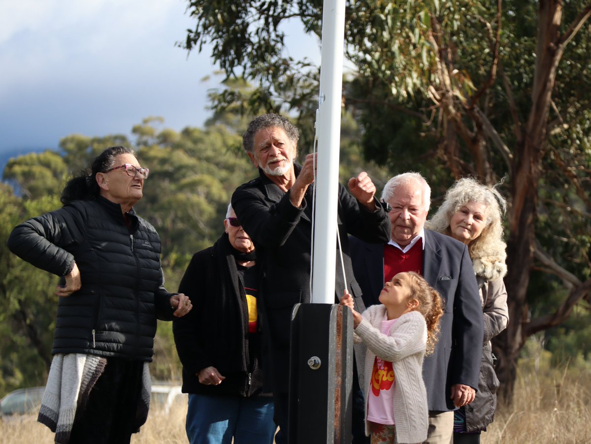 ya pulingina

A big crowd welcomed onto Aboriginal Land at piyura kitina/Risdon Cove for the annual flag raising to kick off #NAIDOCWeek2022 in nipaluna

2022 theme is #GetUpStandUpShowUp 

So good to see so many standing with us!