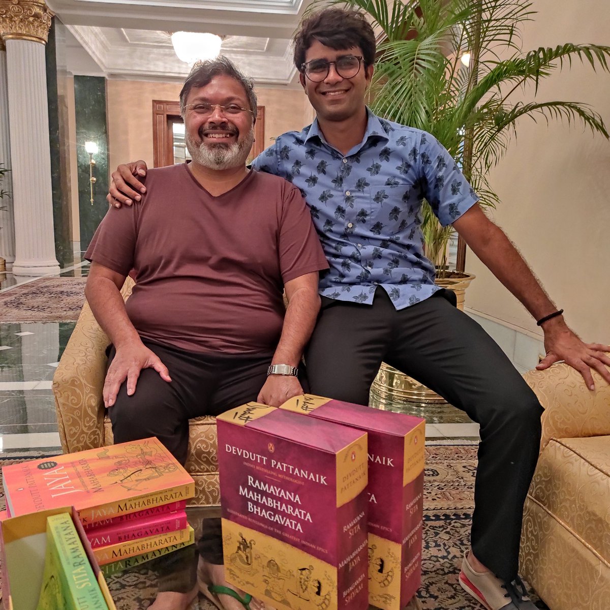 StorytellerKol's tweet photo. Starting our week with a staunch supporter of indiebookshops @devduttmyth. Devdutt signed copies of his new book "धर्म और समलैंगिकता" and helped restock our signed copies section at @StorytellerKol! Shipping wherever you read. DM for your selection today @whoseesitall 
#ShopLocal https://t.co/NO7TfM3OgE