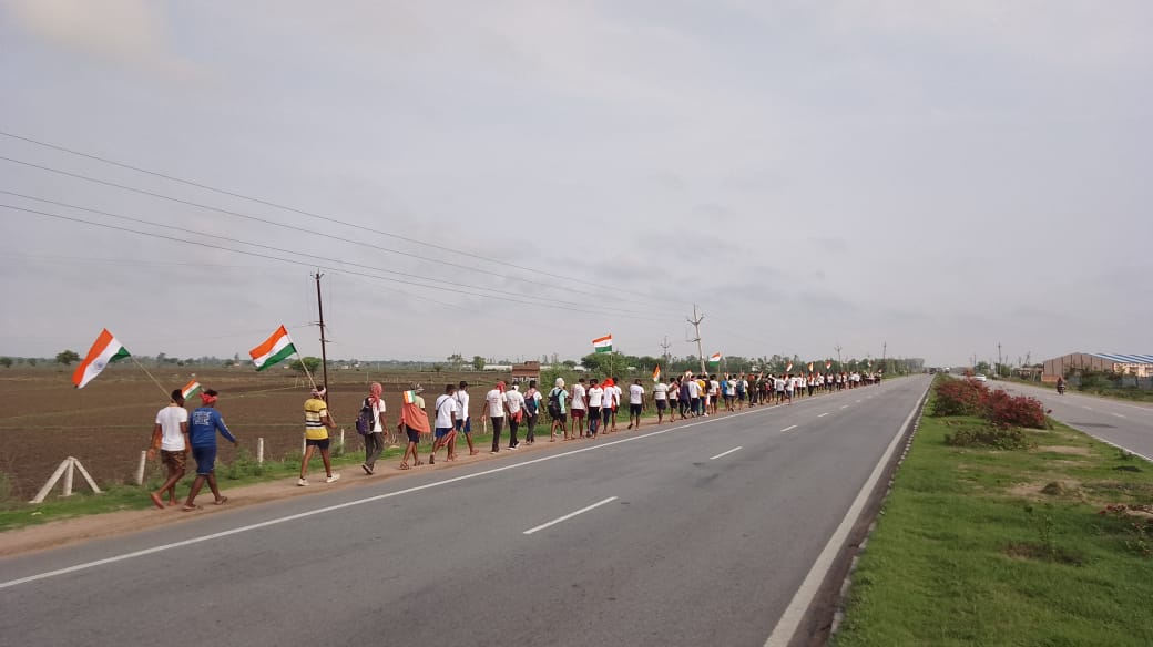 धन्यवाद सर हमारी आवाज़ बन कर ऐसे ही हमारे साथ रहिये..... हमें अपनी वर्दी के लिये जान भी क्यूँ ना देनी पड़े हम जरूर देंगे....
<a href="/raksha_s27/">Raksha</a> <a href="/hrishirajanand_/">Hrishi Raj Anand</a> <a href="/ABPNews/">ABP News</a> <a href="/journo_jitendra/">Jitender Bhardwaj</a> <a href="/sheshnojha/">Shesh Narayan Ojha</a> <a href="/aajtak/">AajTak</a> <a href="/ndtvvideos/">NDTV Videos</a> <a href="/reportlook_in/">newsX24</a> <a href="/News18India/">News18 India</a> #SSCGD18_नागपुर_से_दिल्ली_पैदल_मार्च