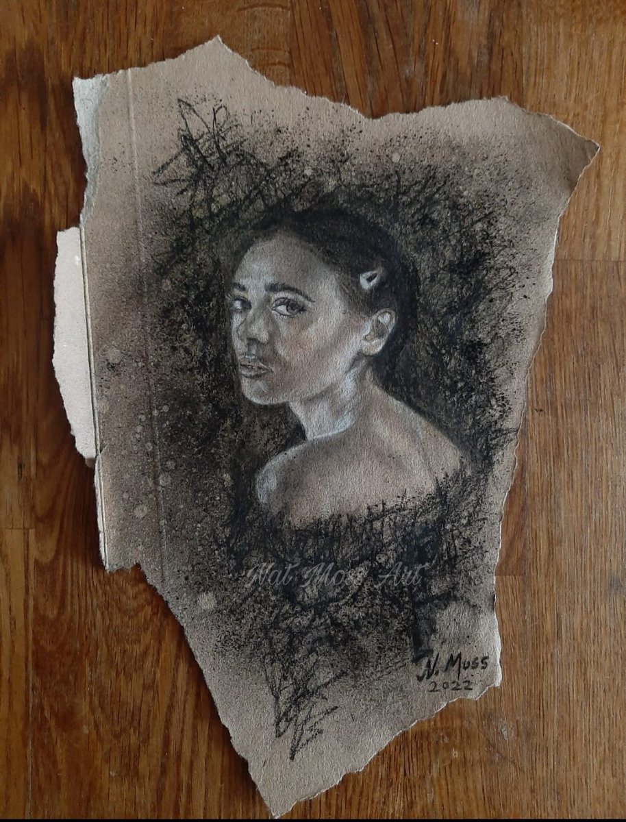 NatMoss2's tweet photo. 'Torn'  🥰
Whoever said you cannot make an old, ripped up piece of cardboard into something beautiful?? 🙌  It's upto you to see the beauty in every day things 😍 #charcoal #scribble #beauty #thebeautyinthisworld #seethegoodthings #ArtistOnTwitter #art #artwork https://t.co/livNpLZGx2