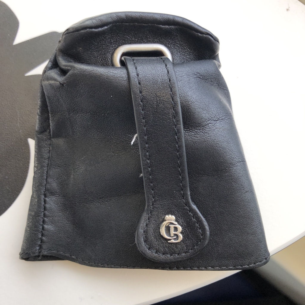 Vandaag tegen 8.00 uur gevonden op fietspad  Wittevrouwensingel #Utrecht, dit sleuteletui. RT graag.