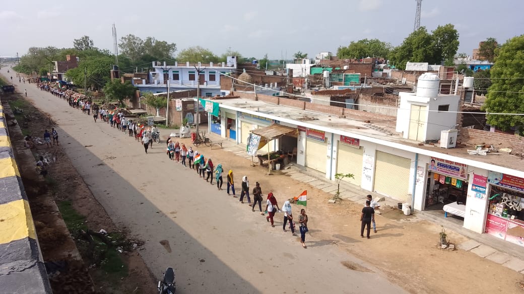 #SSCGD18_नागपुर_से_दिल्ली_पैदल_मार्च  kuch pane ki liye kuch khona padta hai yehi bachpan se sunte aa rahe hai par iss 4 sal me hamlog itna kuch kho chuke hai ki  ...... Ki kavi kavi lagta h khud ko khatam kar lu thak gaye hun ab.