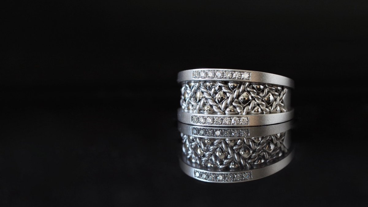SAIJO_Jewellery's tweet photo. Fashion Jewelry

- Material -
Pt900
Diamond 0.12ct

#婚約指輪
#結婚指輪
#エンゲージリング
#マリッジリング
#エタニティリング
#ファインジュエリー
#ファッションジュエリー 
#リフォームジュエリー 
#marriagering
#engagering
#eternityring
#jewelryrepair 
#finejewelry
#fashionjewelry https://t.co/9Bbm7GgMDL
