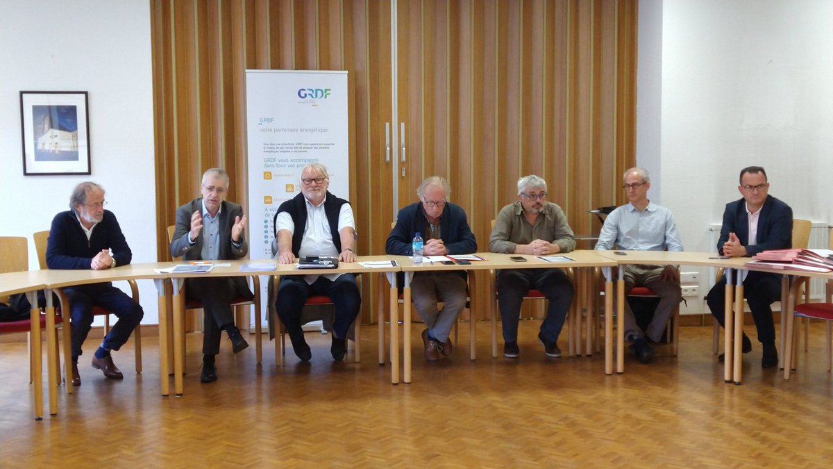 AudreyBuzare's tweet photo. 📢 Officialisation ce jour de la future arrivée du gaz #GazVert sur les communes de @Guer56380 et #Augan, un projet énergétique structurant, au bénéfice de l'aménagement du territoire et de la transition écologique
@MorbihanEnergie @56Energies @GRDF @OBC56 https://t.co/Om7fYiK5uZ
