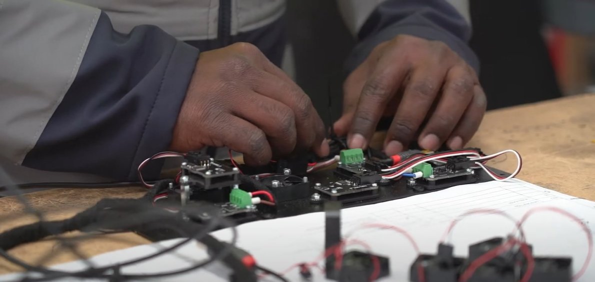 EleniumAuto's tweet image. We&apos;re looking for a talented Senior Electrical Engineer to join our Melbourne HQ! Help us deliver the next generation of self-service solutions for airports and transform the experience for millions of passengers around the world.
#melbournejobs shorturl.at/iLNZ3