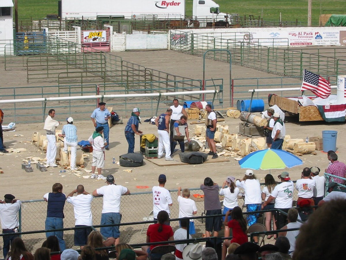 4th of July weekend for many Basque Americans means traveling to Elko, Nevada for the National Basque Festival. 

Ondo pasa deneri!  Have fun. 

Here are some throwback pics from my first time there in 2003. 

#Tweet100