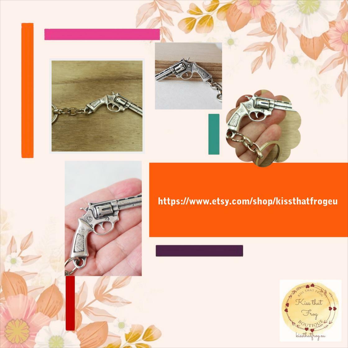 kiss_frog's tweet image. Sleek sellouts! 🤓. Order Wild West Cowboy Gun ,Men's Vintage gun-keychain, revolver keychain, cowboy keychain, Steampunk keychain at €10.9 from etsy.com/listing/109220… #TrendyKeychain #GiftForHim