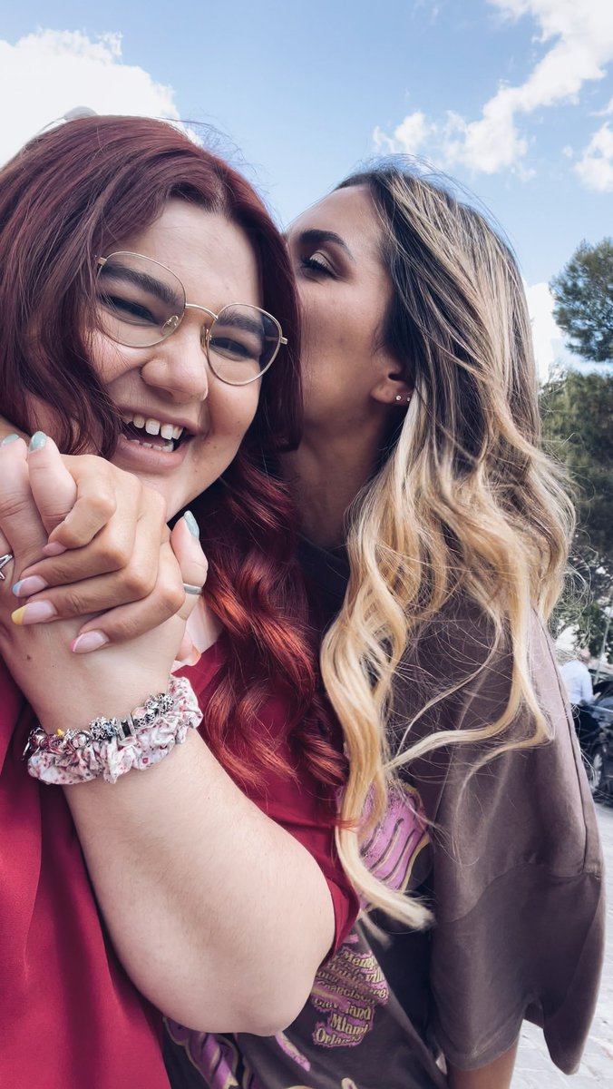 amaaalgi's tweet photo. Viendo las palabras tan bonitas que te dedican otras personas, no puedo parar de pensar en lo bonito que es tenerte en mi vida y que ahora seas parte de mi día a día. 
Gracias por ser tú y seguir luchando siempre.
Te quiero @CalvoPedreira 
#DejateQuerer https://t.co/FnxVOli5tM