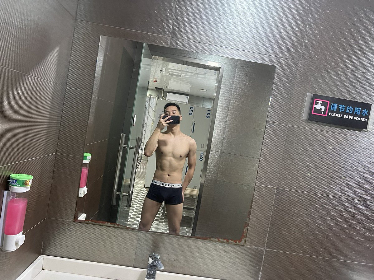 好难哦，吃不胖，练不大，体重还掉，还没有合适的工作。