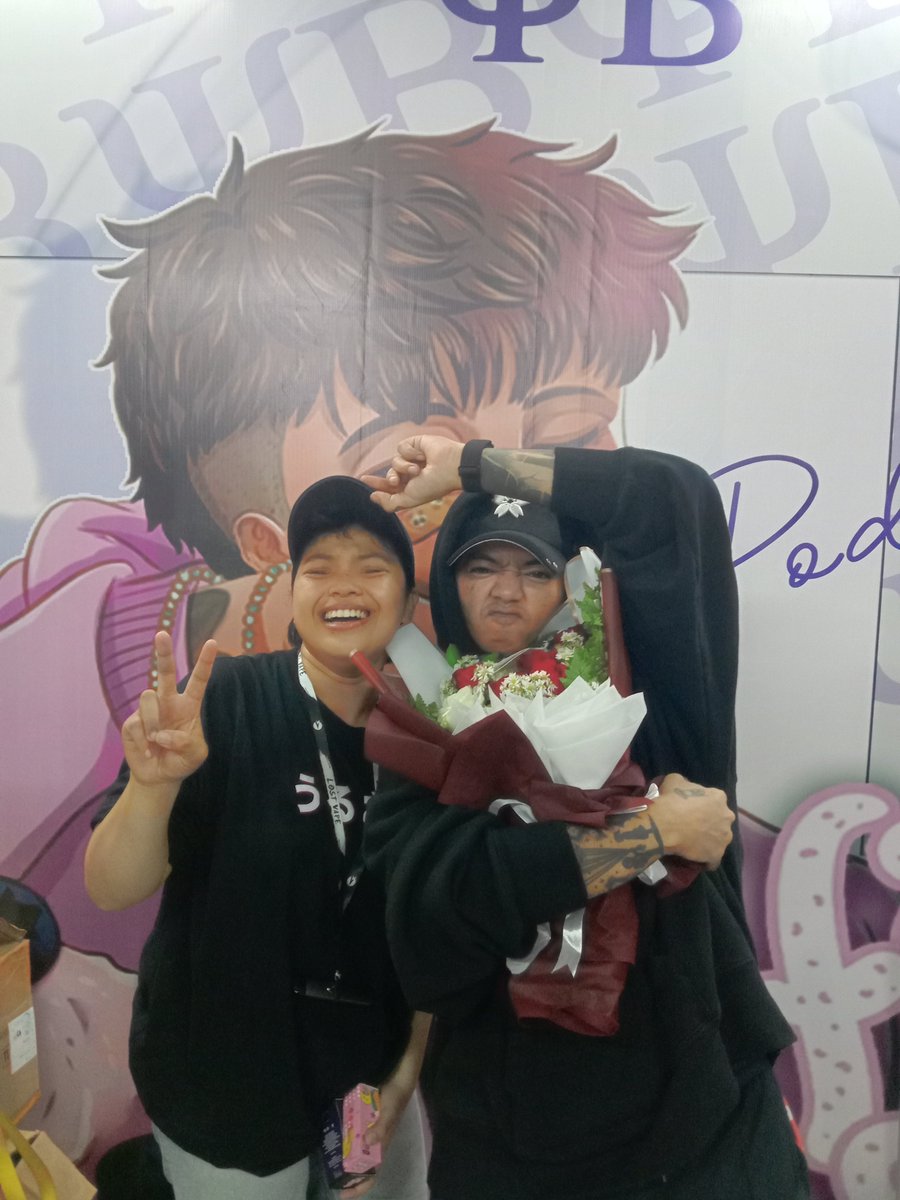 exenthless's tweet image. every event in Surabaya there is a rap I always try to come no matter what the circumstances, thank you the flowers are well received, even though bringing flowers is quite complicated💟 #ybrap @yourbae