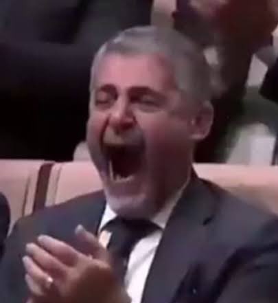 Enflasyon karşısında Mr. Nebat

"Enflasyon boğazdaki küçük dildir Munise Hanım, bakın küçük dilime nasılda sallanıyor"