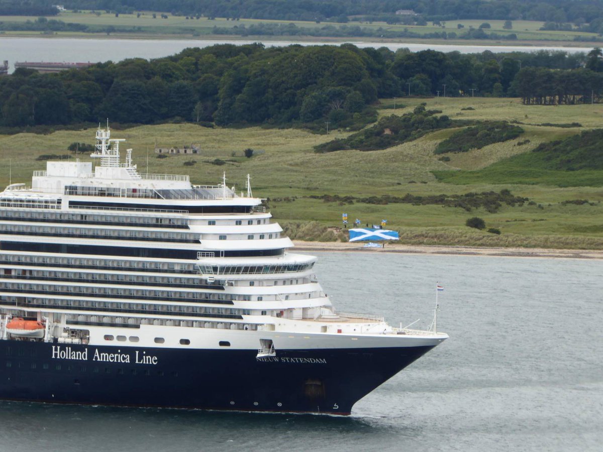 lorrainecarson2's tweet photo. @YesRosCataibh Waving off Cruise ship at Nigg.  #ScottishIndependence2023 #YES #teamyrs https://t.co/LI1h0L8GeG