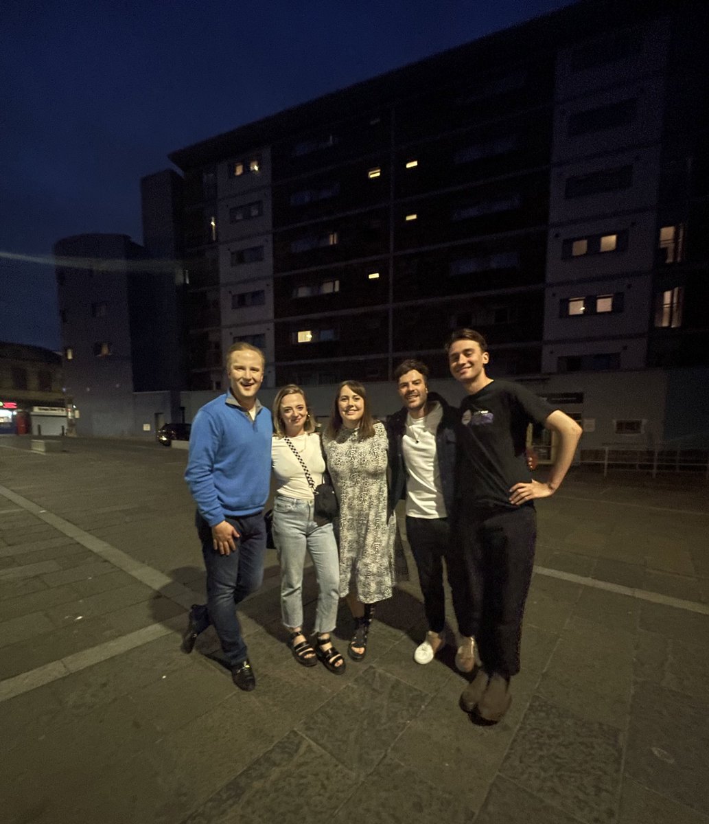 ellenirites's tweet image. Had the best night last night @sextedmyboss. Thrilled we stayed behind and got a quick meet and greet with the nicest boys in showbiz, thanks @williamhanson and @jordannorth1 (and Ben, who really served in this picture). #ladsontour #givemetheD