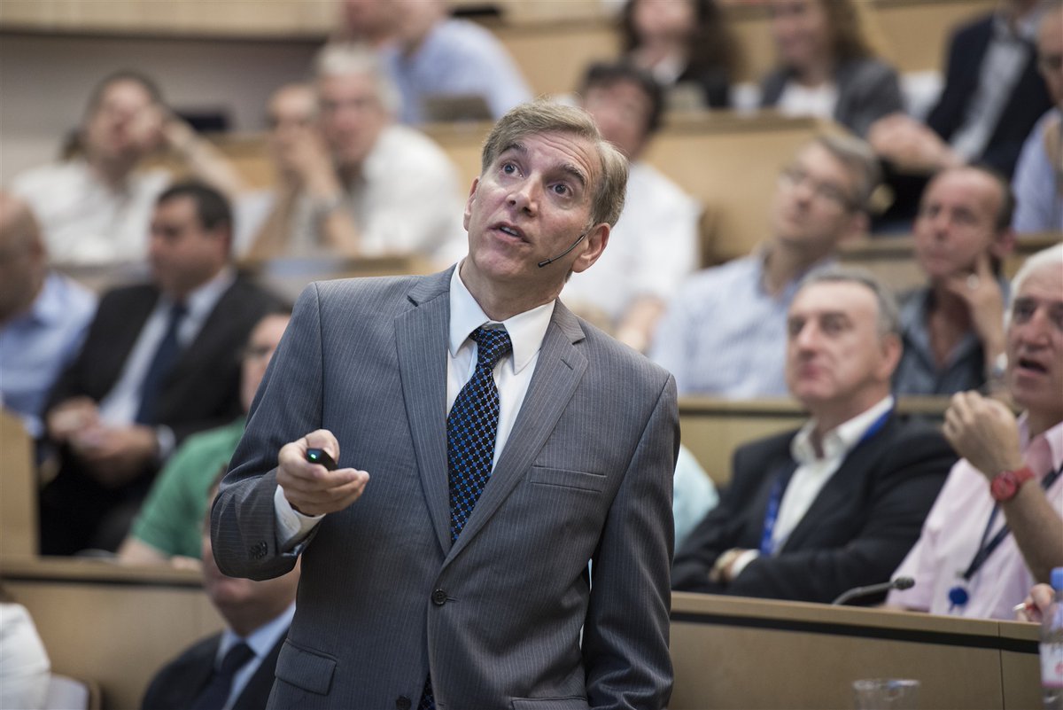 Happy #Higgs10 anniversary!

#OnThisDay in 2012, the <a href="/ATLASexperiment/">ATLAS Experiment</a> and <a href="/CMSexperiment/">CMS Experiment CERN</a> announced the discovery of the Higgs boson. Its existence confirms the existence of the “Higgs field”, which gives mass to elementary particles. 

Find out more: home.cern/science/physic…