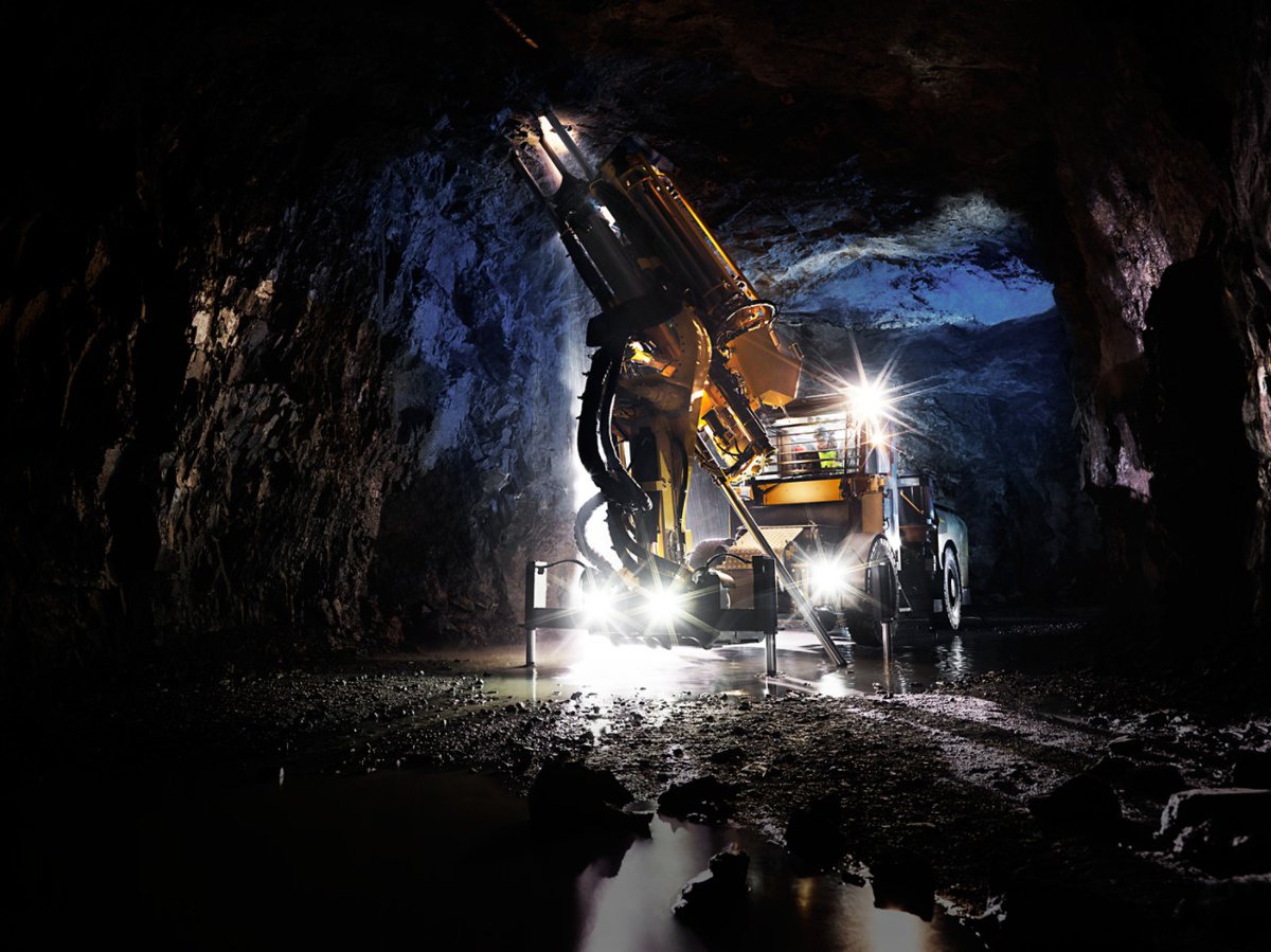 im_mining's tweet photo. Following an overall #BEV order reveal by @Glencore in May 2022, main fleet supplier @epirocgroup  gives more detail; its scope covers 23 battery units inc #Scooptrams, #Boomer drills &amp; #Minetrucks plus #Boltec #bolters &amp; teleremote Simba production drills https://t.co/64Pdm2SXxr https://t.co/NynhSxIEnf