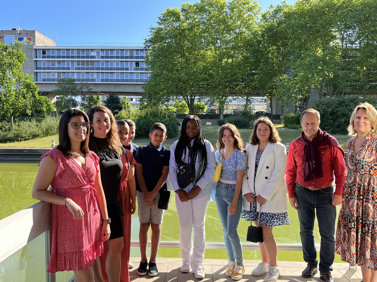 durovray's tweet photo. #DirectCD91
Séance publique riche avec le vote de mesures concrètes pour les Essonniens.
La séance débute par l’audition des élèves de 5e du collège Les Tuileries qui ont réalisé un clip pour lutter contre le #harcèlement.
Merci à eux pour ce temps d’échanges inspirant ! https://t.co/sv212JMC8Q